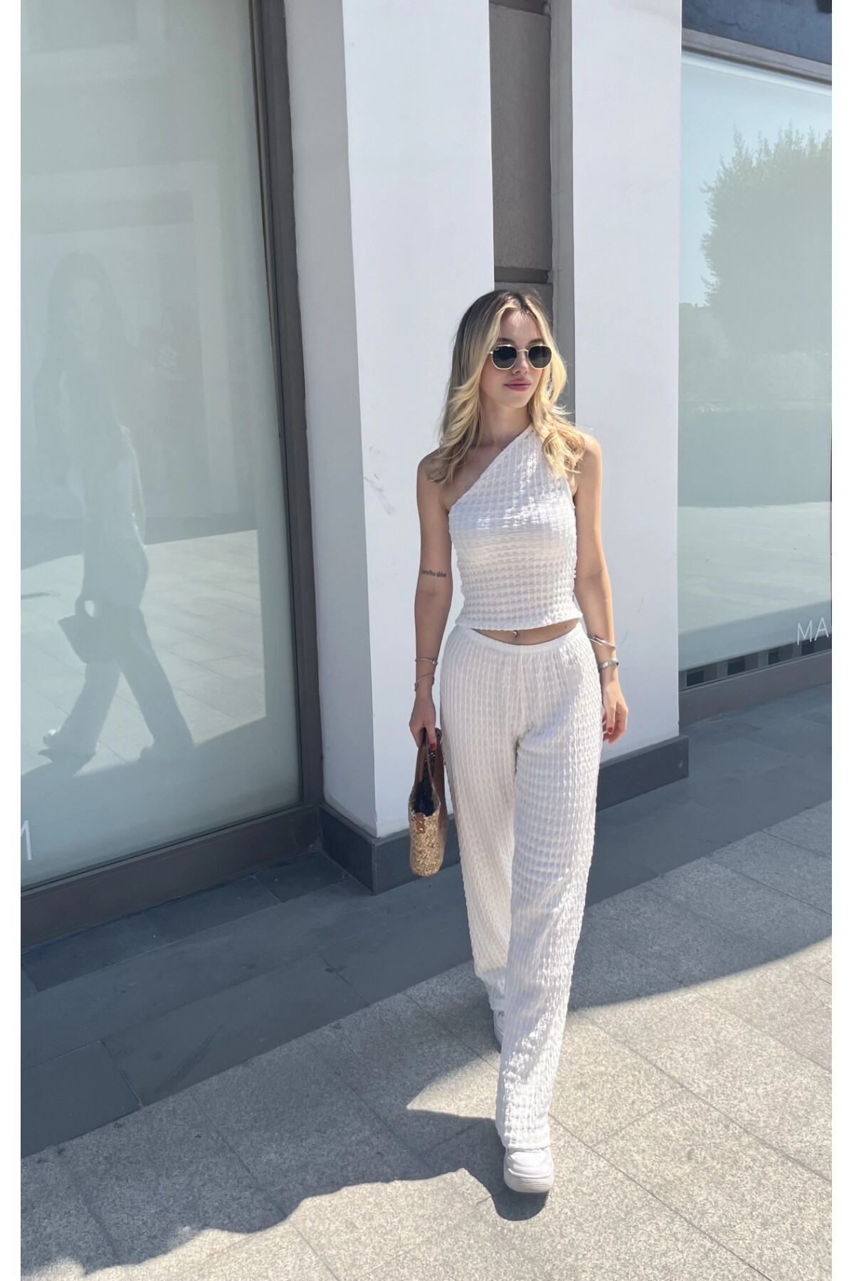 Kadın Beyaz Beli Lastikli Rahat Kalıp Gofre Pantolon (ZCKSA26)