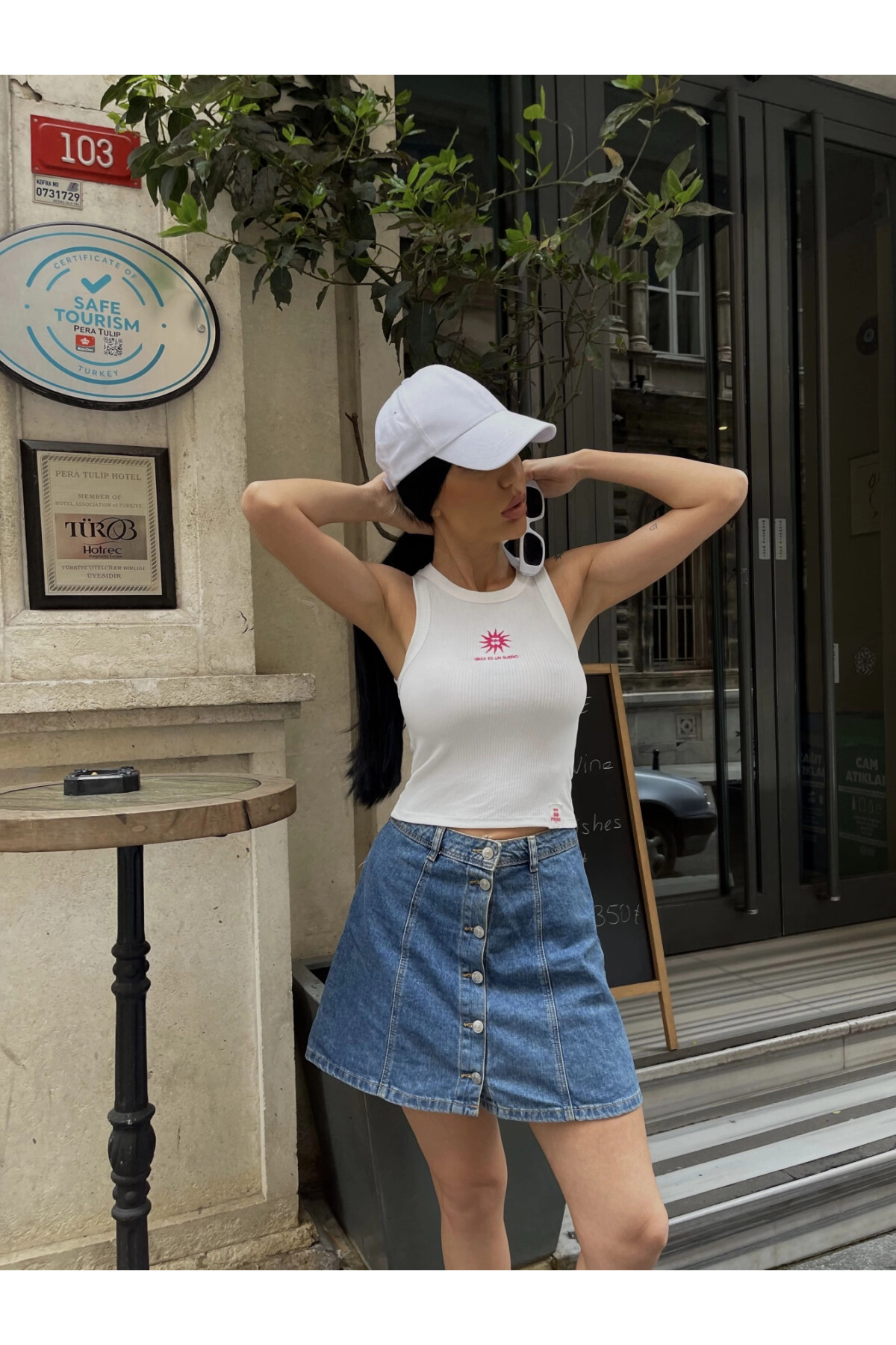 Kadın Beyaz Halter Yaka Önü Nakışlı Crop Body (ZCK0095)