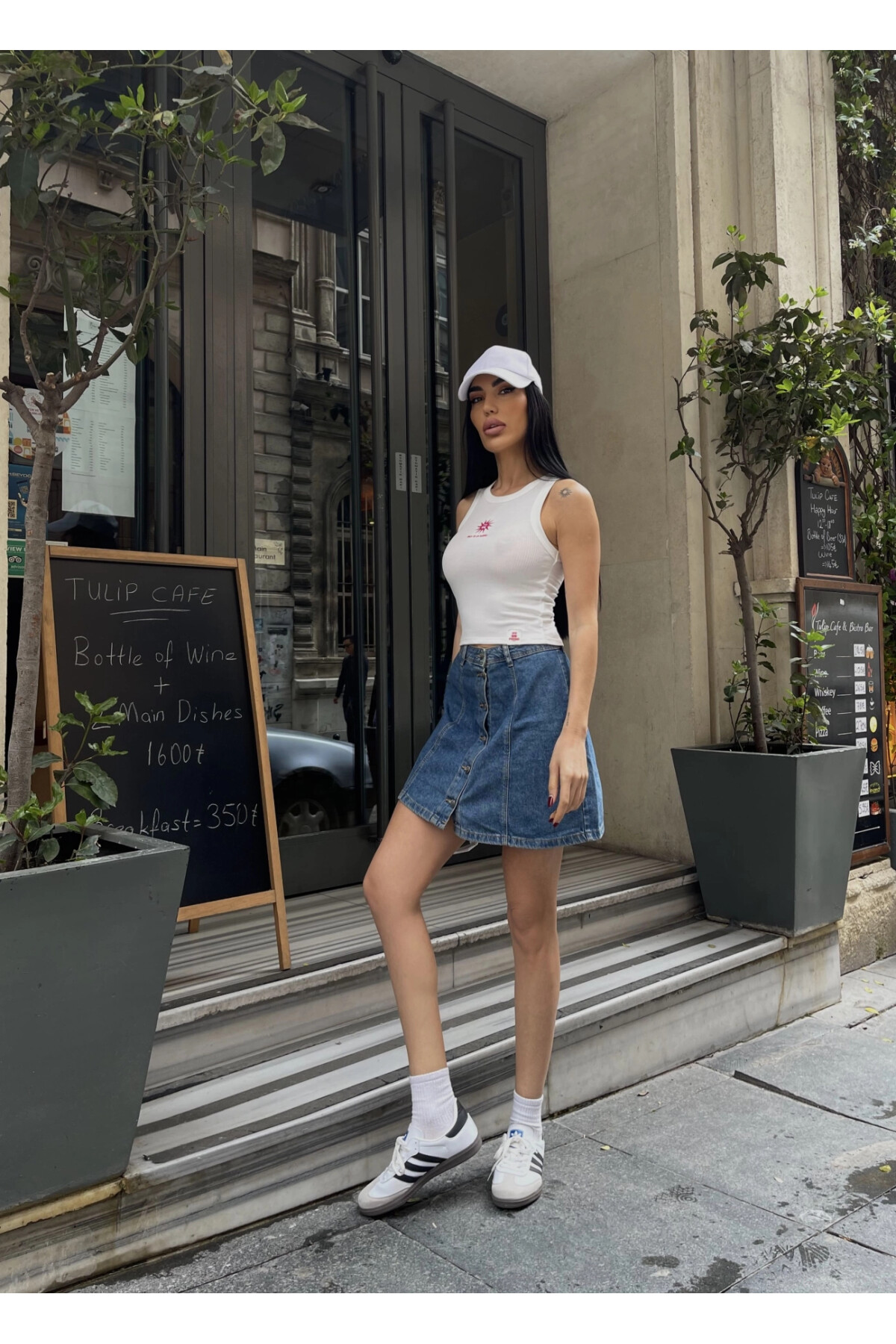 Kadın Beyaz Halter Yaka Önü Nakışlı Crop Body (ZCK0095)