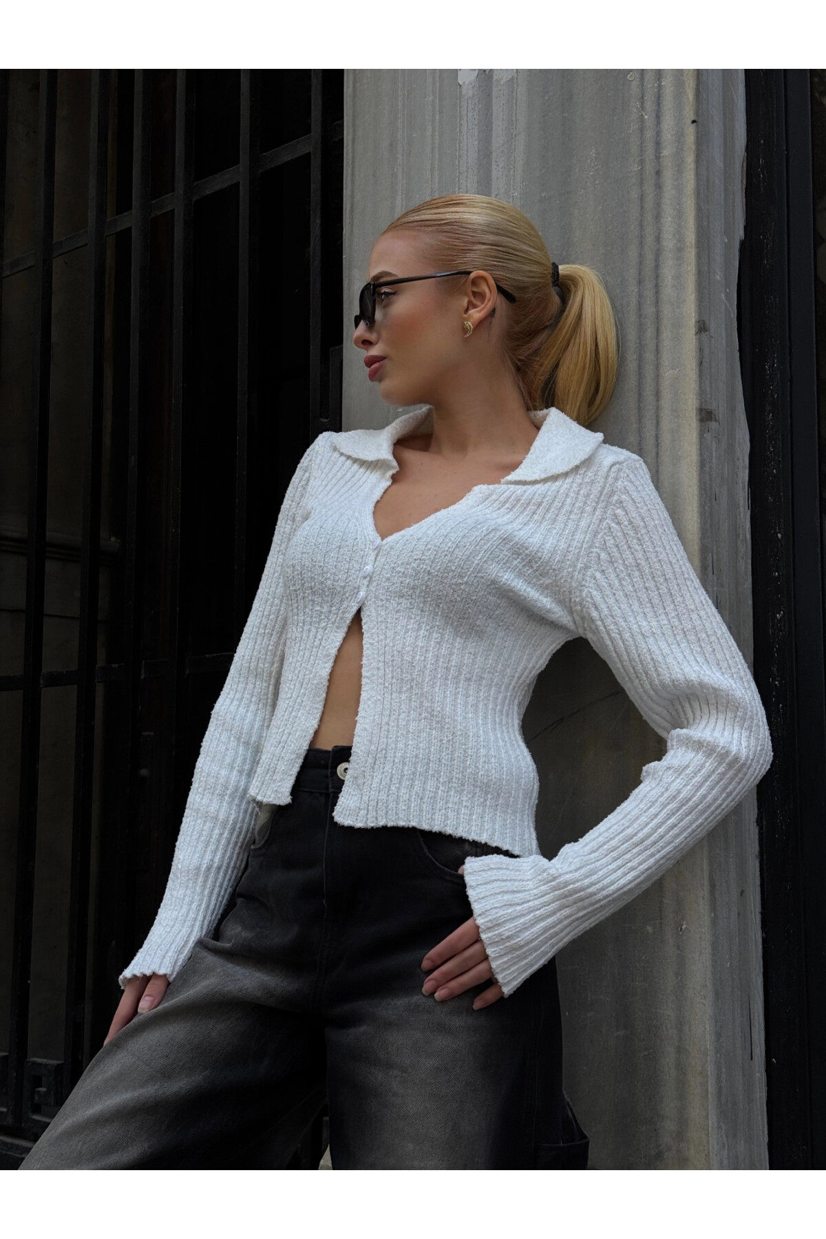 Kadın Beyaz Polo Yaka Düğme Detaylı Buklet Triko (ZCKTY032)