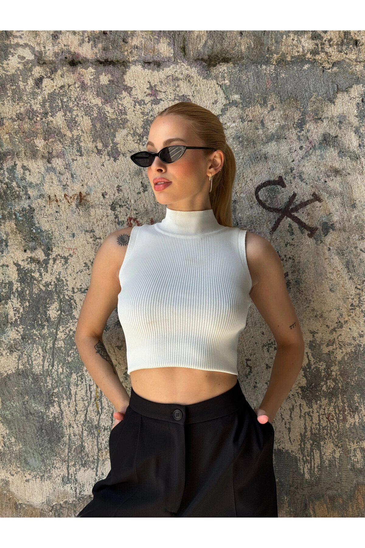 Kadın Beyaz Sallanan Detaylı Arkası Dekolteli Yılbaşına Özel  Bluz (ZCKTY022)