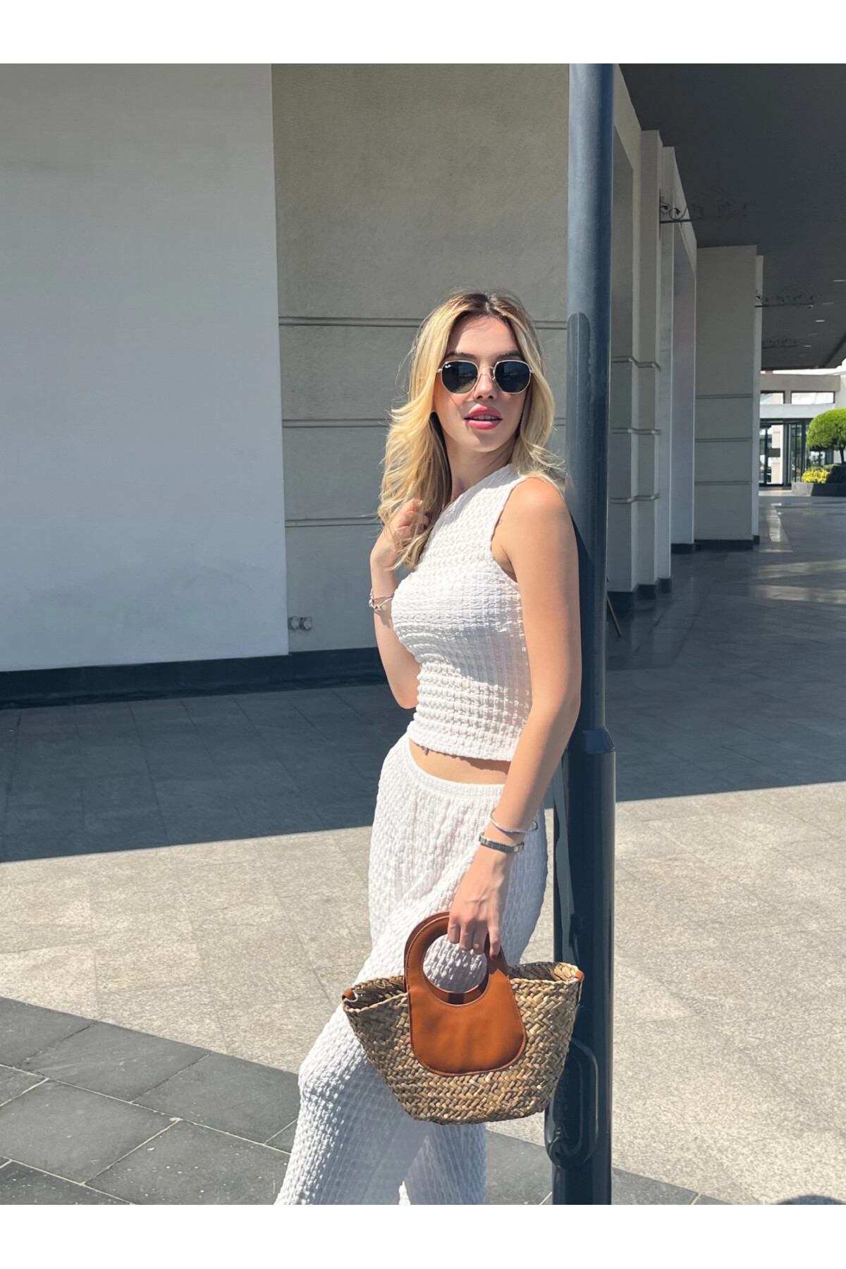 Kadın Beyaz Tek Omuz Bluz (ZCKSA327)