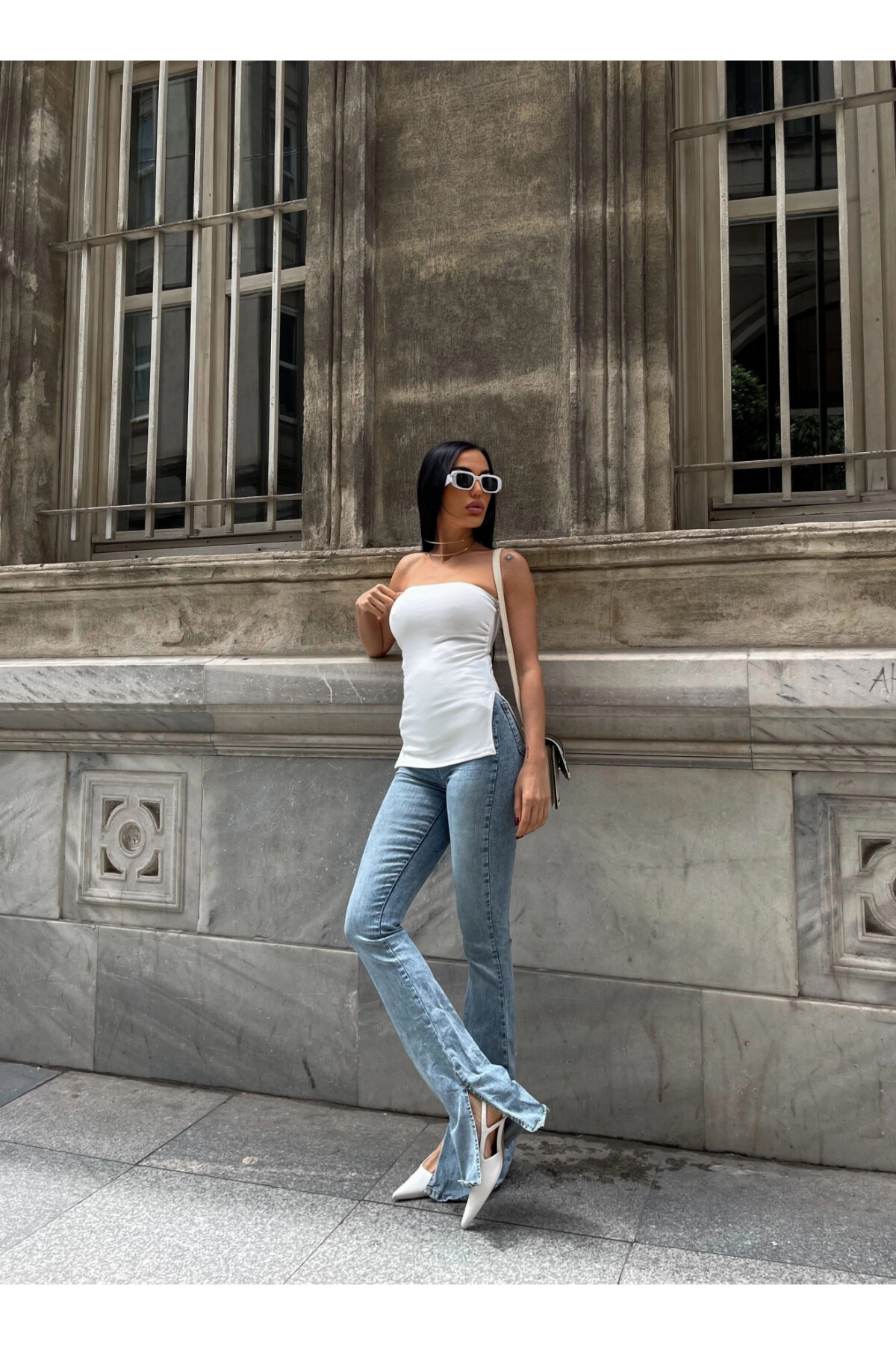 Kadın Beyaz Yanı Büzgülü Çift Yırtmaçlı Straplez Bluz (ZCKSA309)