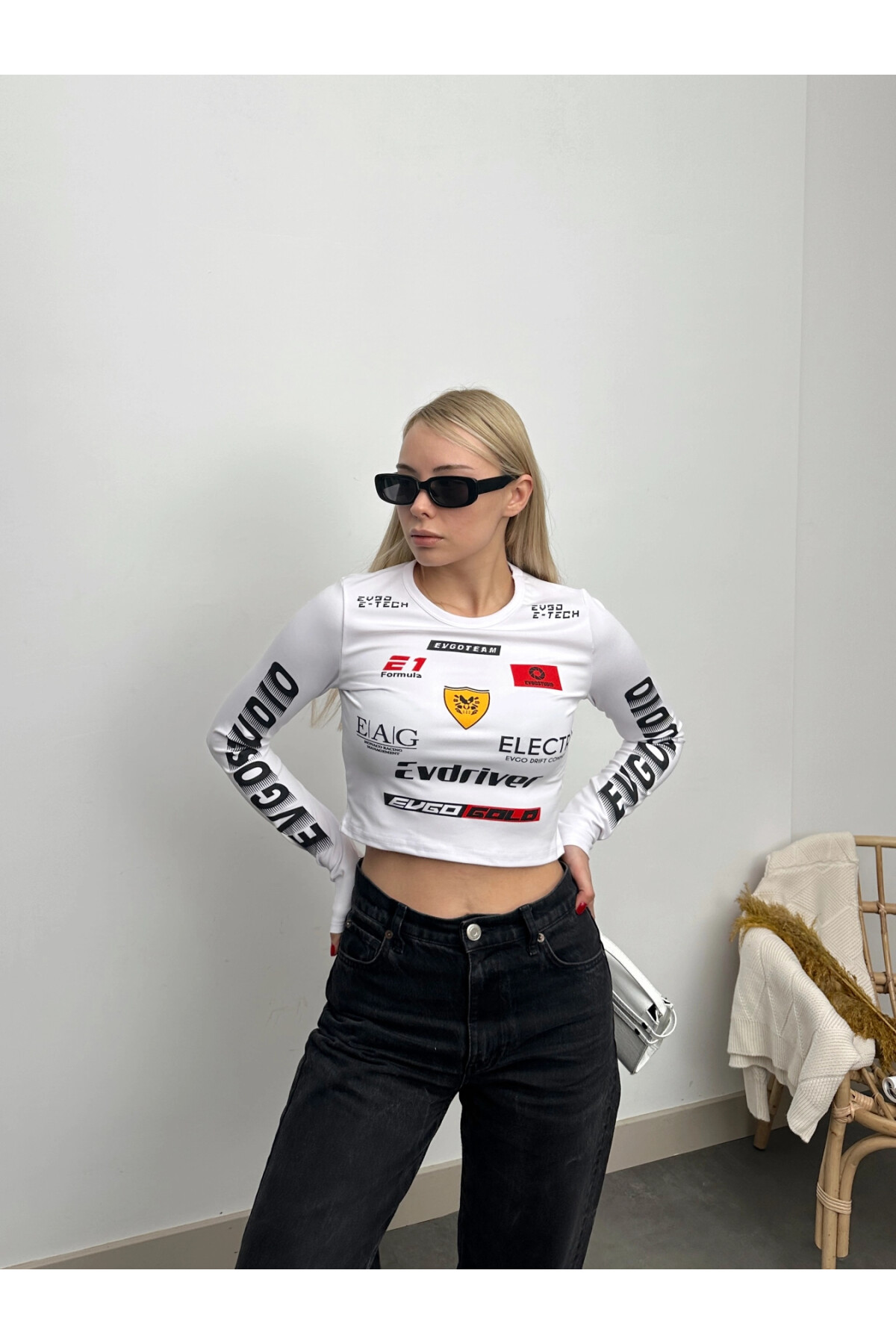 Kadın Beyaz Yarış Bakılı Uzun Kol Crop T-Shirt (zck0768)