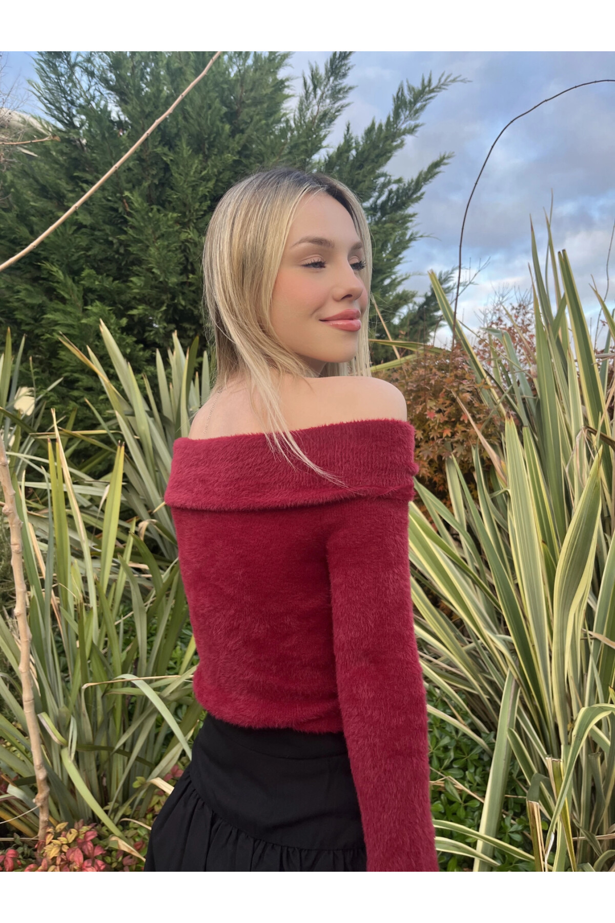 Kadın Bordo Açık Omuz Peluş Kazak (ZCKTY041)