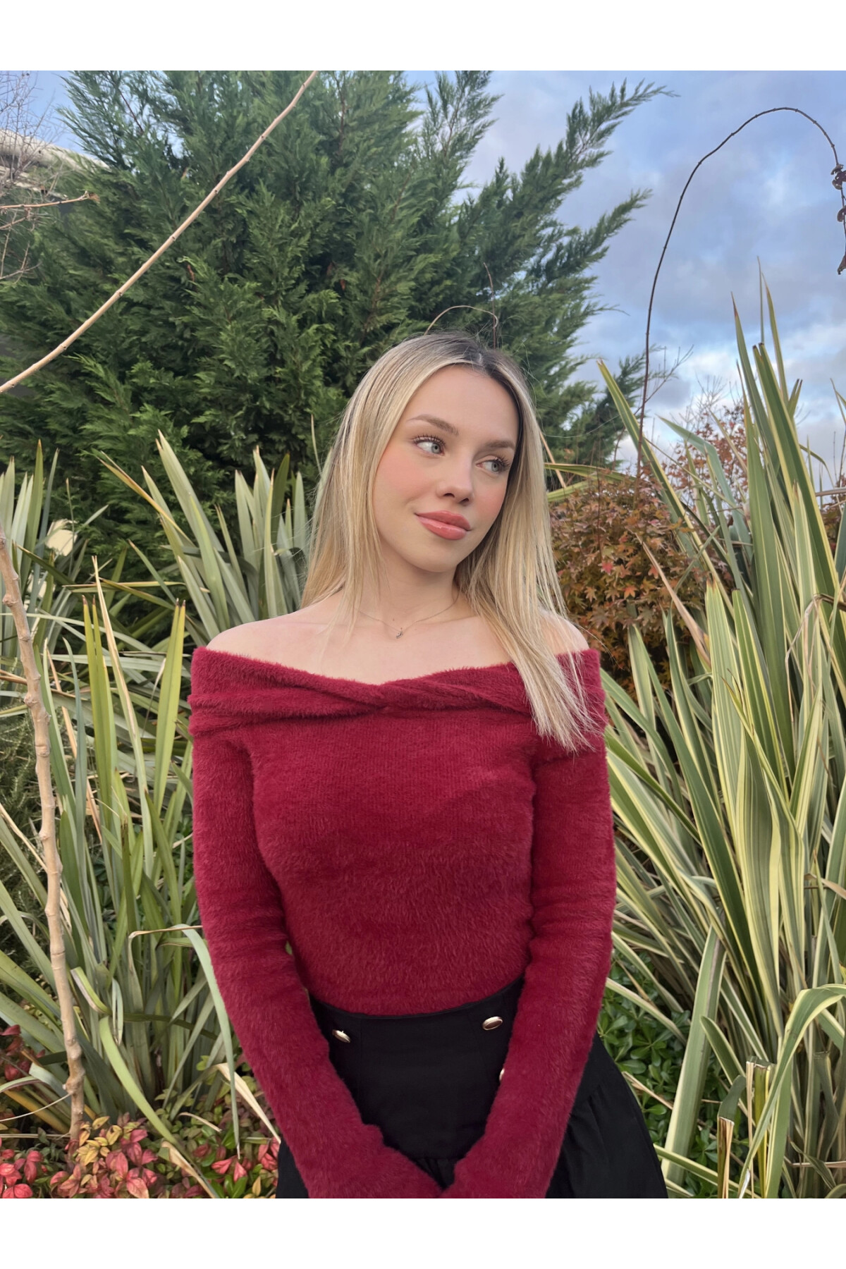 Kadın Bordo Açık Omuz Peluş Kazak (ZCKTY041)