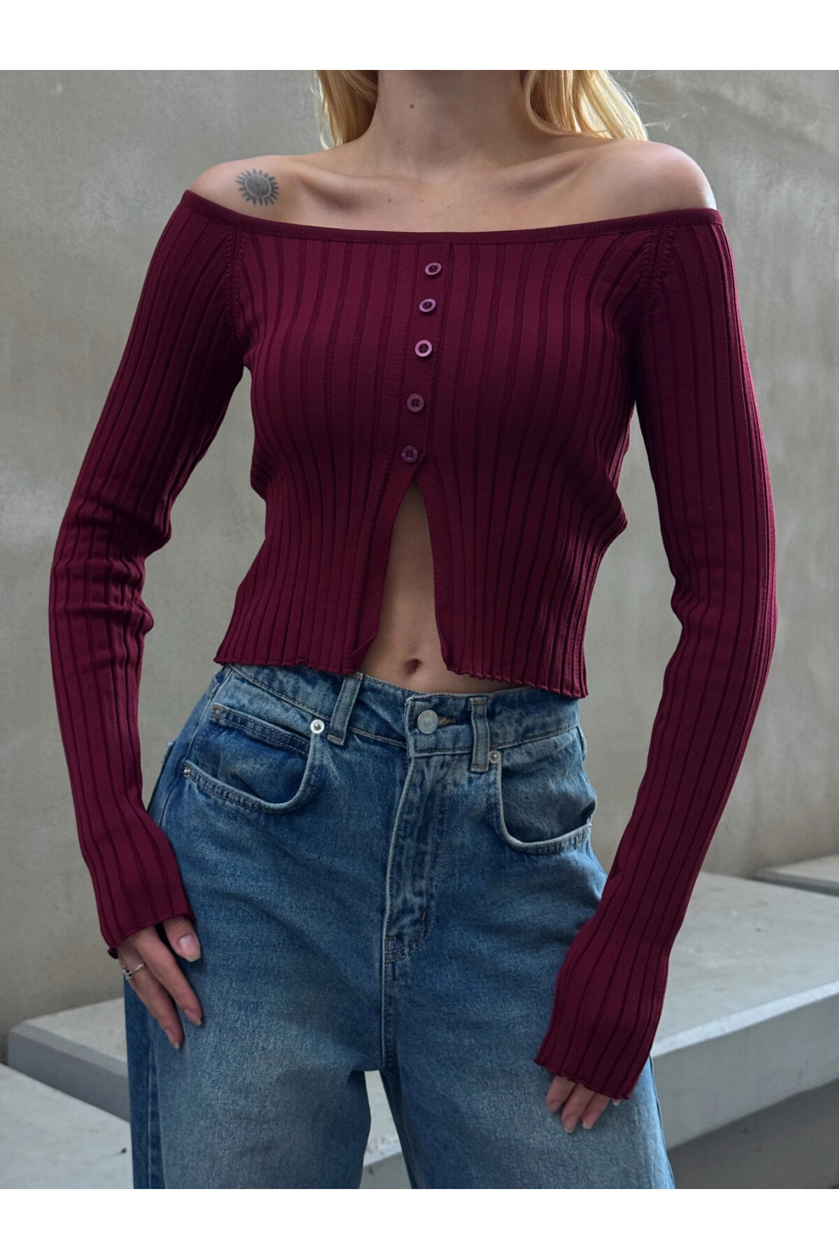 Kadın Bordo Kayık Yaka Düğme Detaylı Crop Triko Kazak (ZCKTY034)