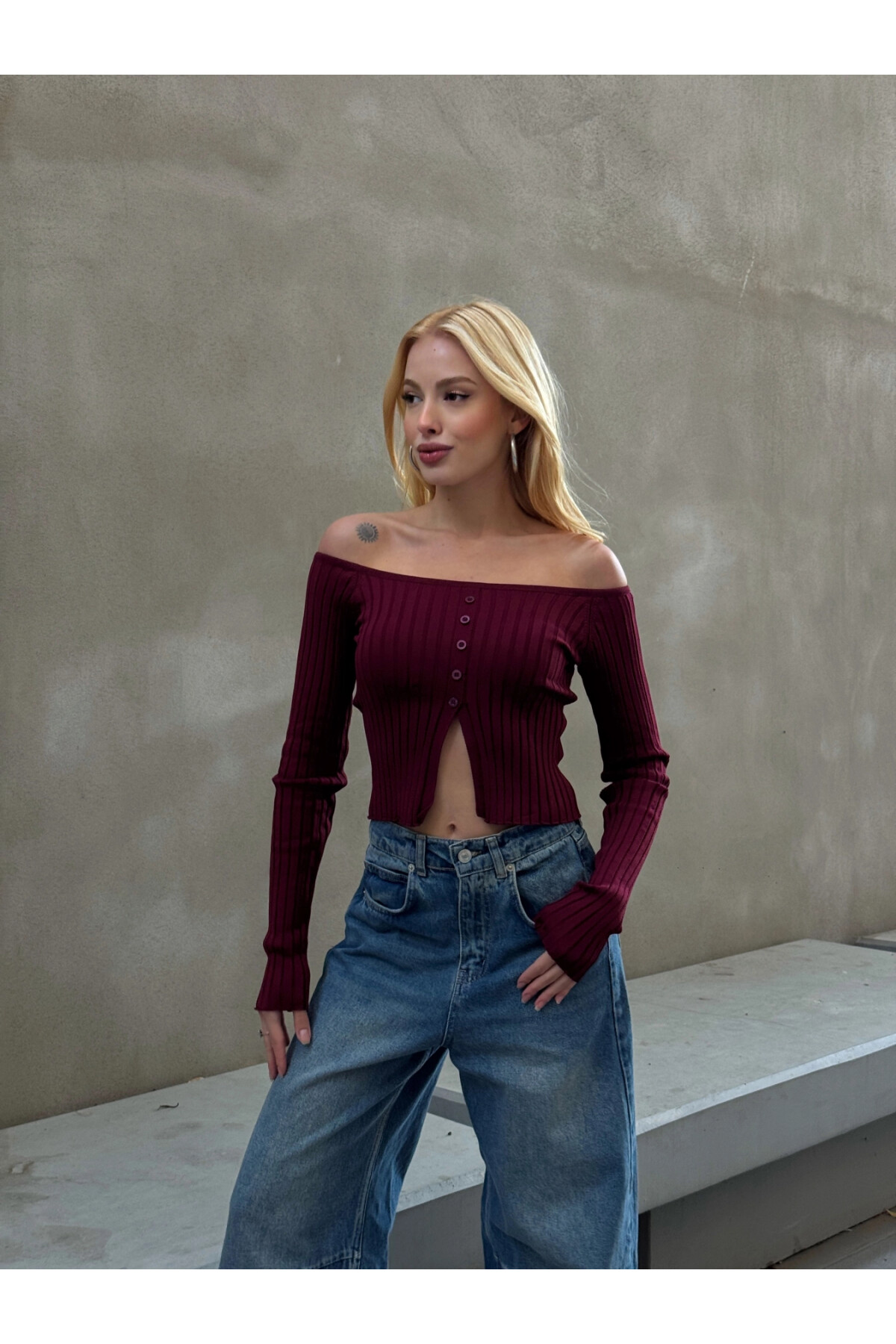 Kadın Bordo Kayık Yaka Düğme Detaylı Crop Triko Kazak (ZCKTY034)
