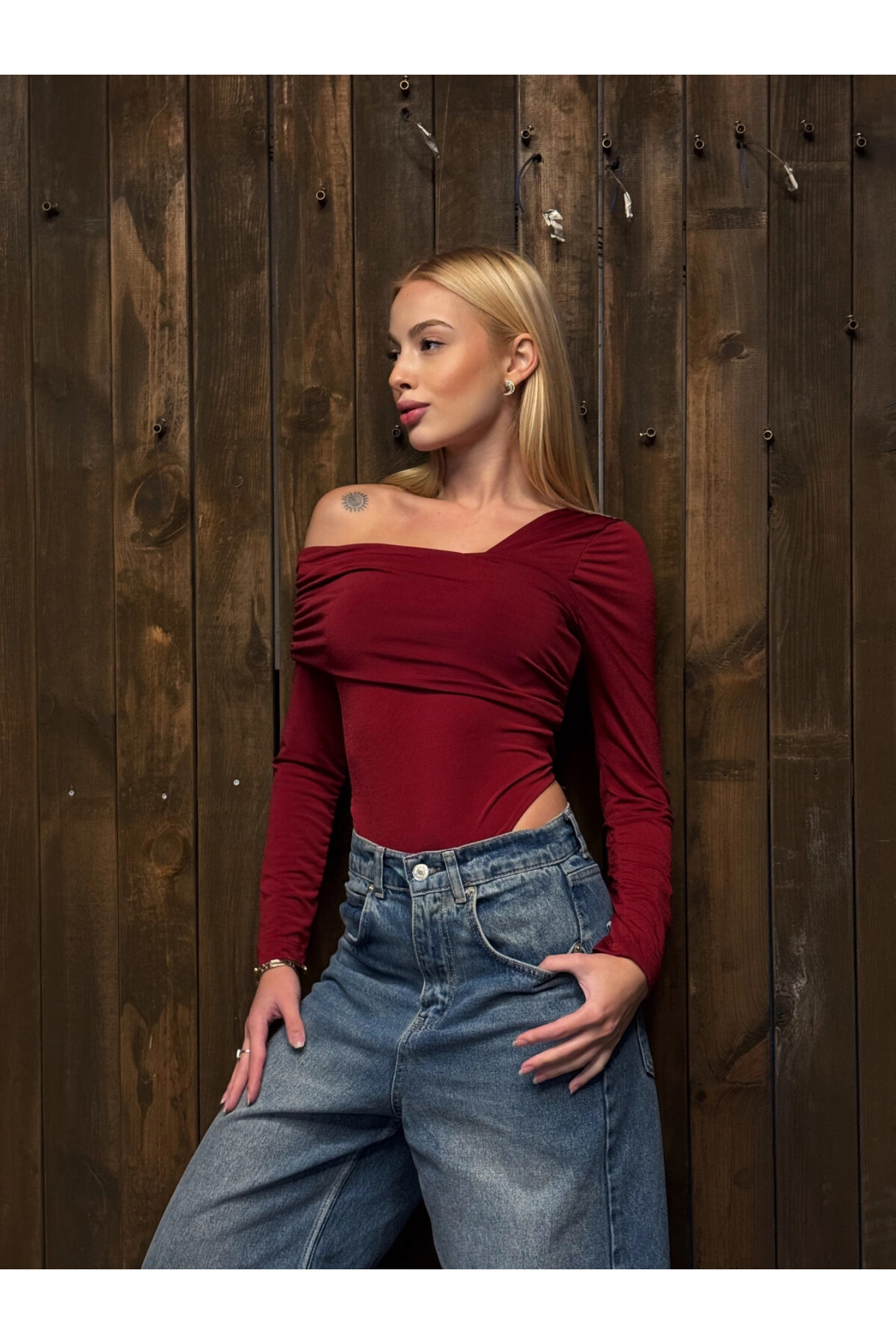Kadın Bordo Omuz Asimetrik Bodysuit (ZCKSS152)