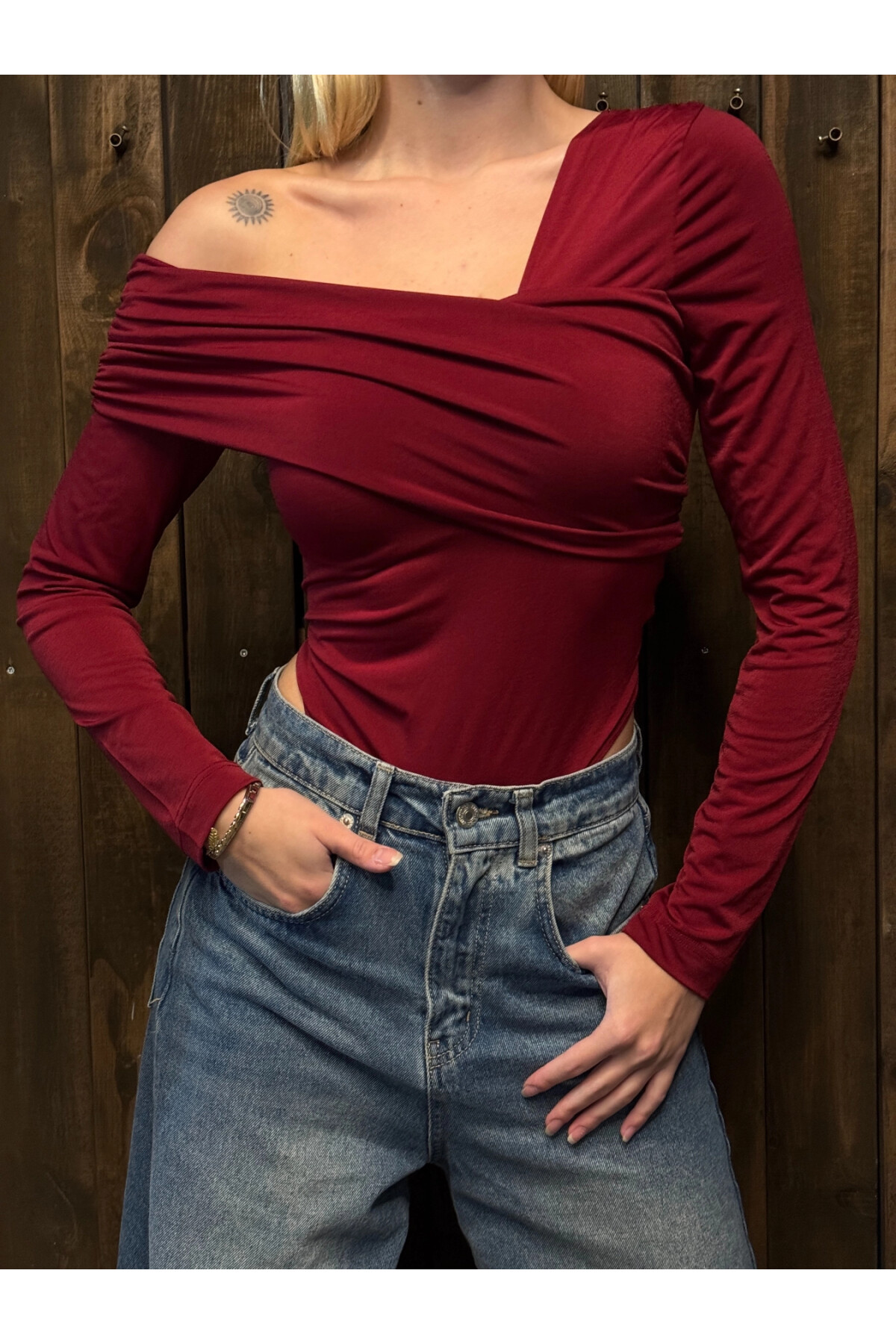 Kadın Bordo Omuz Asimetrik Bodysuit (ZCKSS152)