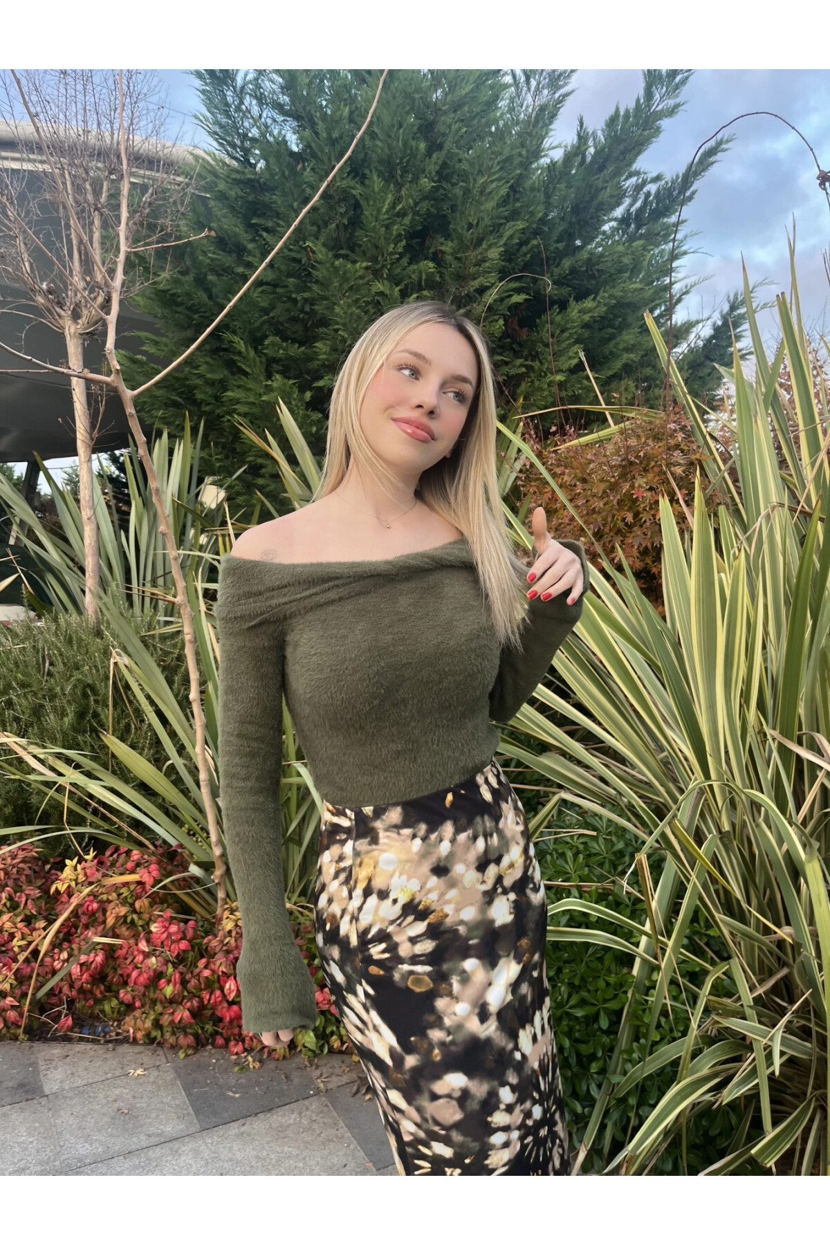 Kadın Haki Açık Omuz Peluş Kazak (ZCKTY041)