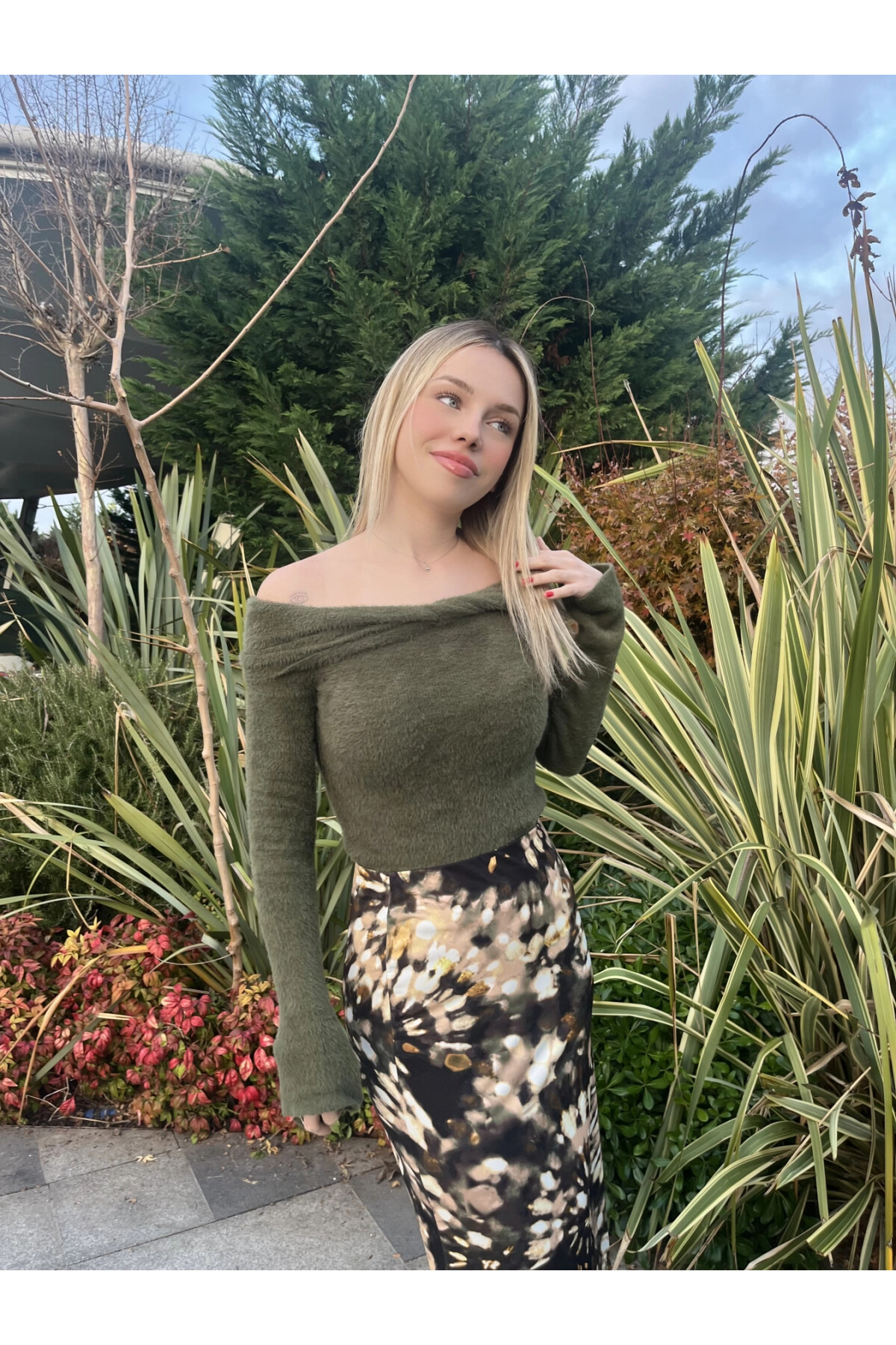 Kadın Haki Açık Omuz Peluş Kazak (ZCKTY041)