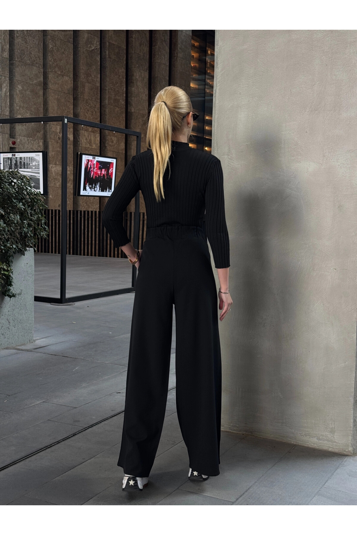 Kadın Siyah Bel Detaylı Bol Pantolon (ZCKZC119)