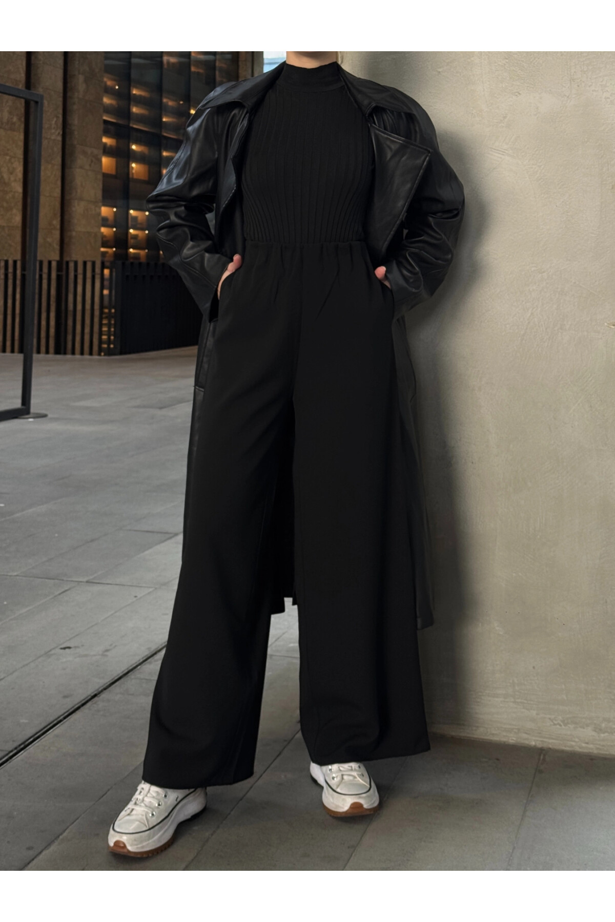 Kadın Siyah Bel Detaylı Bol Pantolon (ZCKZC119)