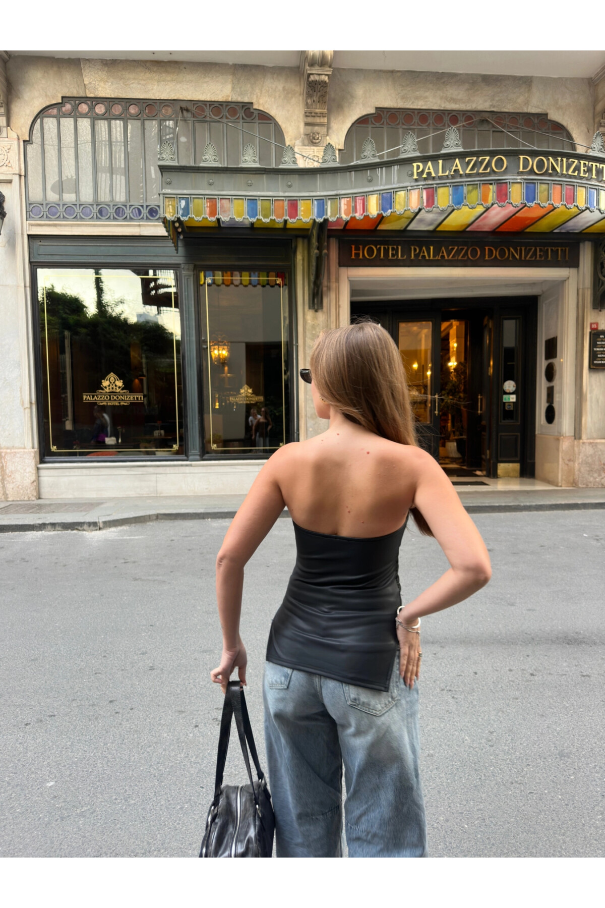 Kadın Siyah Deri Yanı Büzgülü Çift Yırtmaçlı Straplez Yılbaşına Özel Bluz (ZCKZC113)