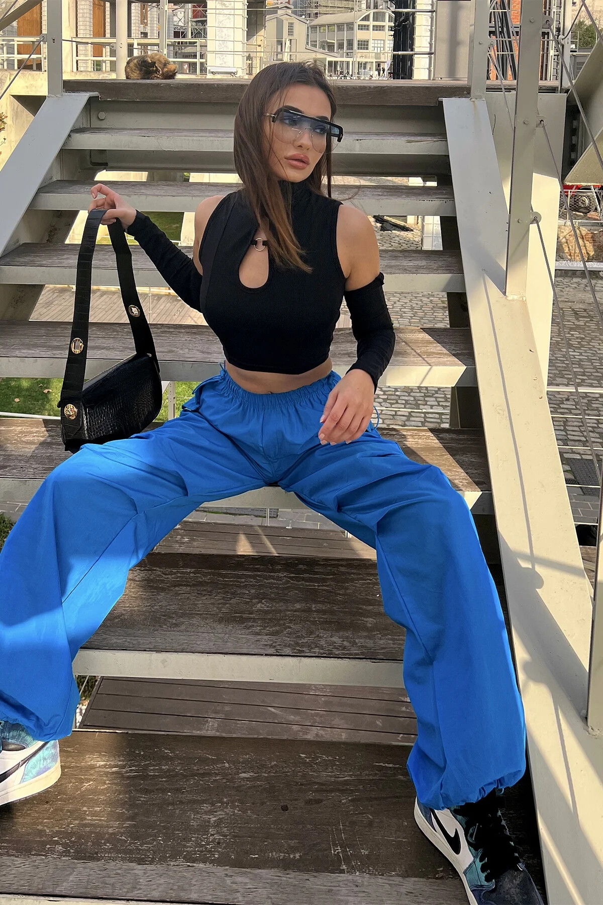 Kadın Siyah Dik Yaka Parça Kollu Göğüs Dekolteli Crop Bluz (zck0570)