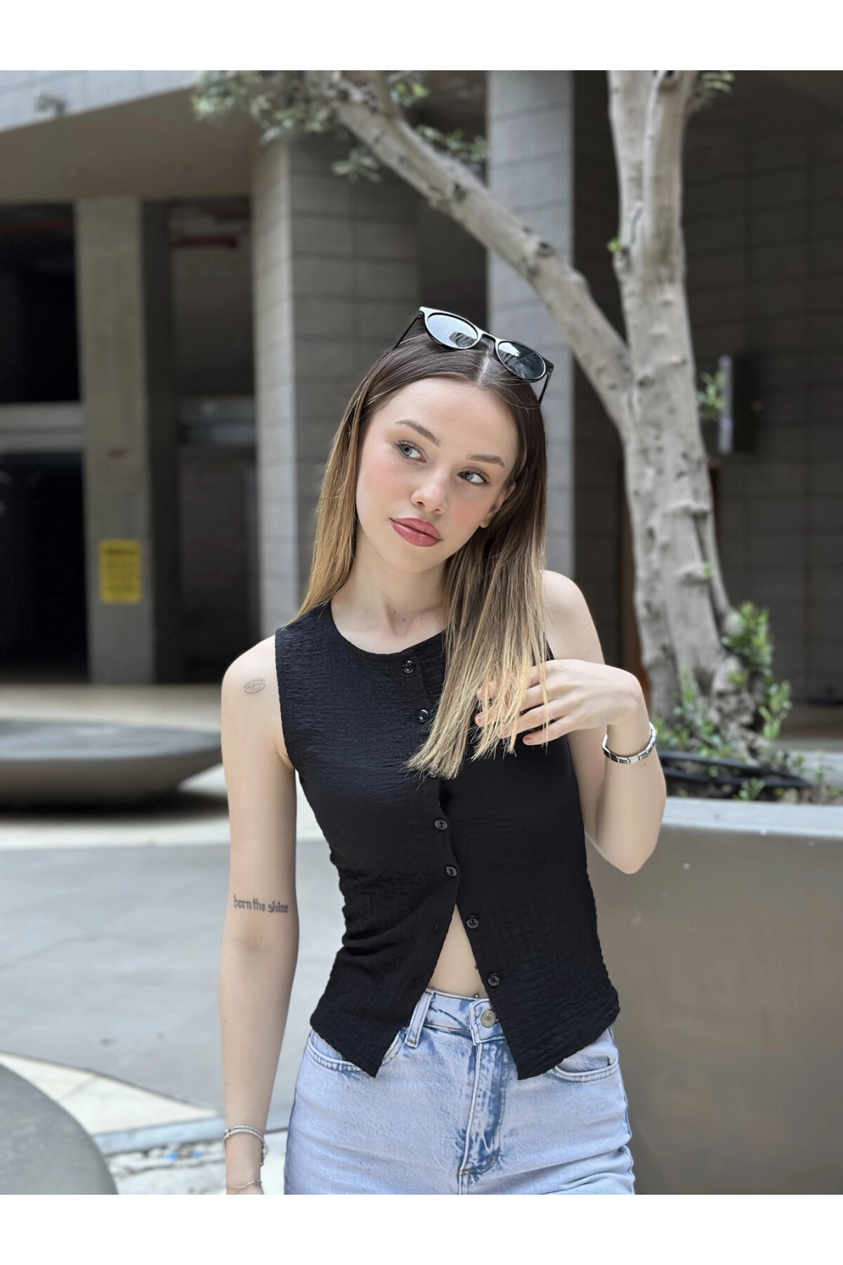 Kadın Siyah Düğmeli Crop Yelek (ZCKSA316)