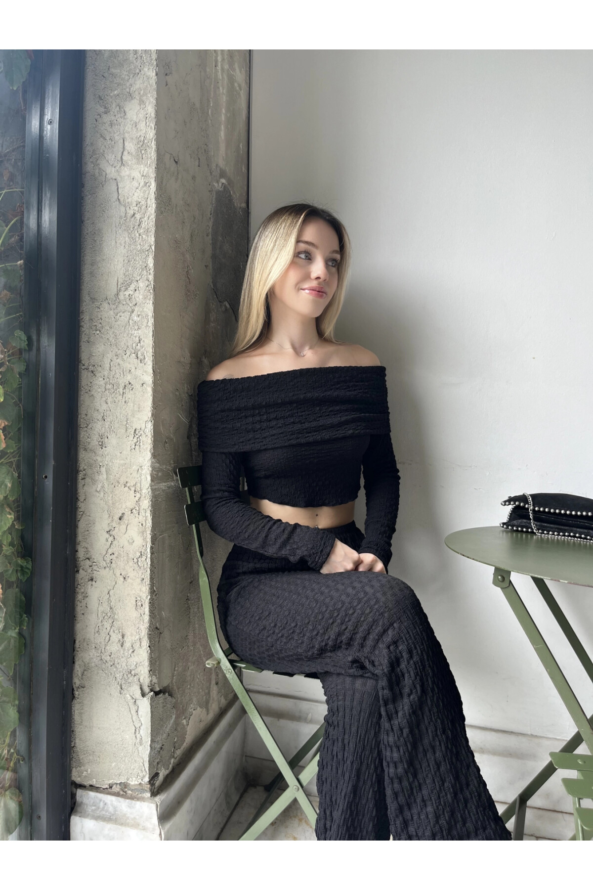 Kadın Siyah Madonna Yaka Crop (ZCKSA337)
