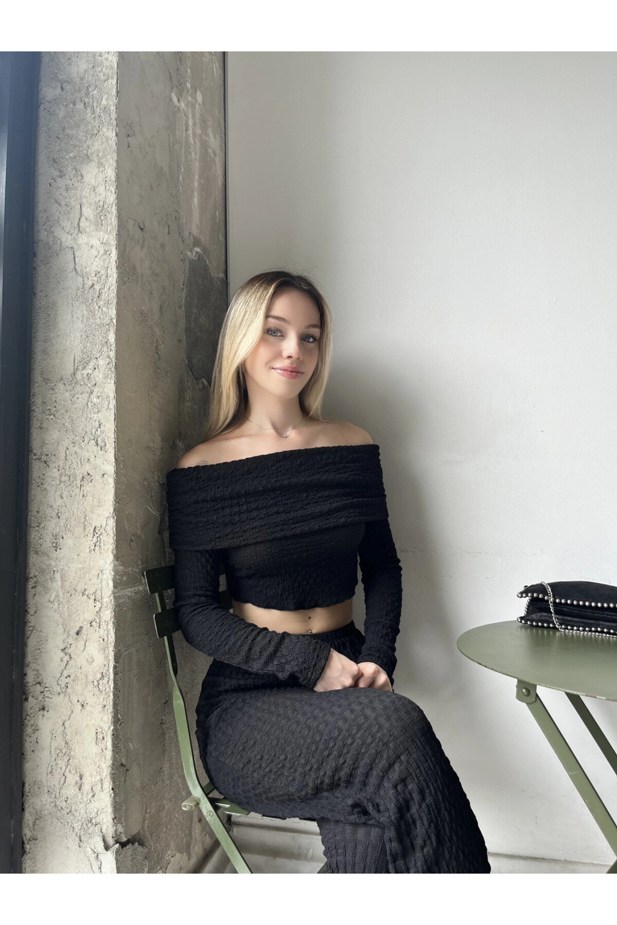 Kadın Siyah Madonna Yaka Crop (ZCKSA337)