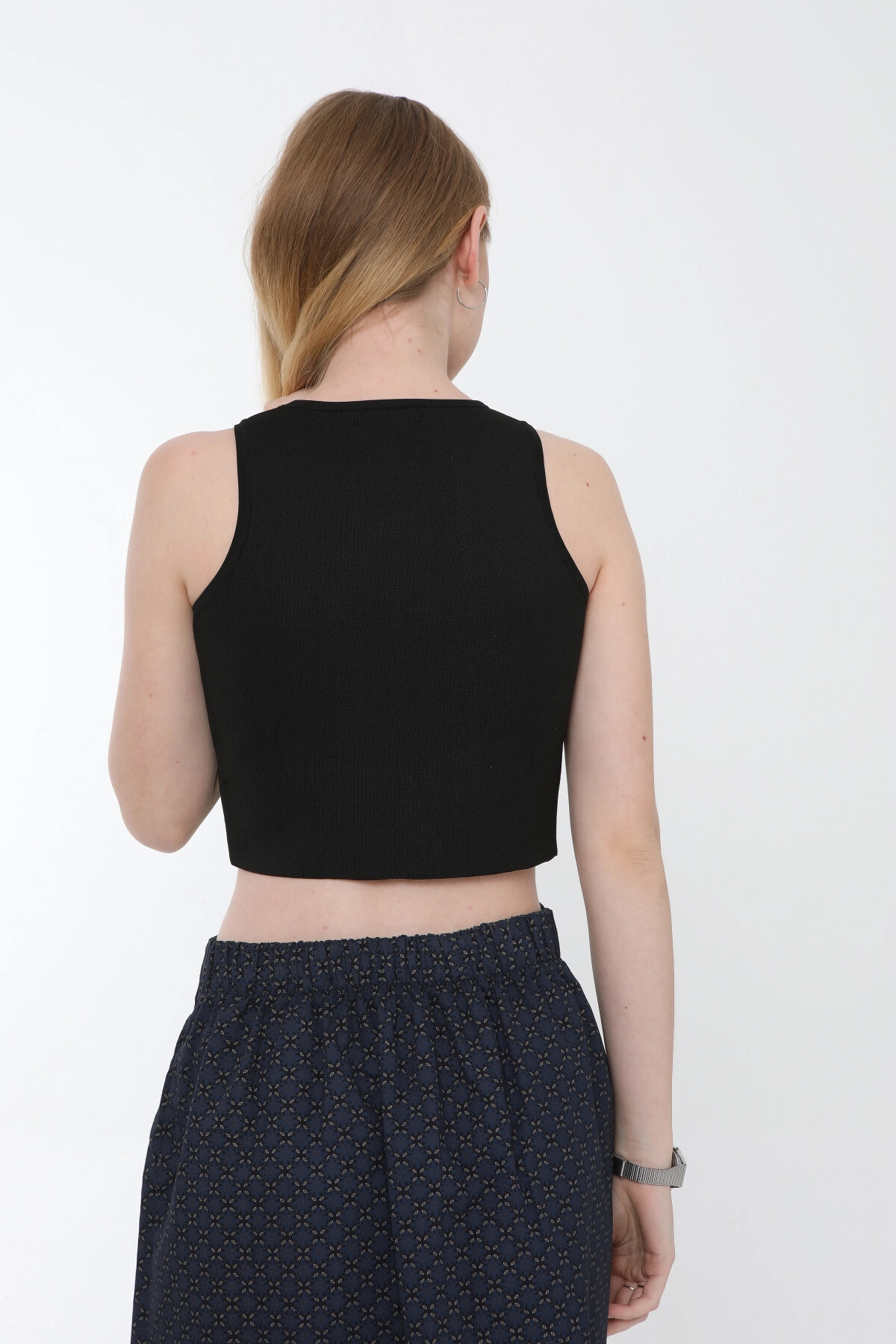 Kadın Siyah Metal Düğmeli Crop Yelek (ZCKTY036)