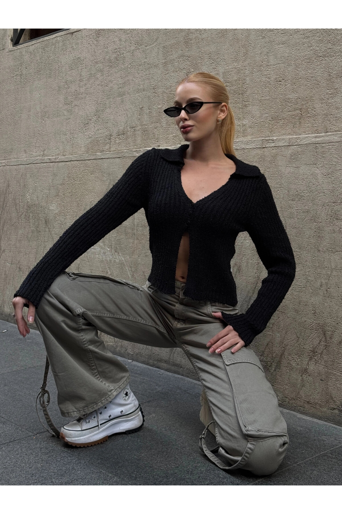 Kadın Siyah Polo Yaka Düğme Detaylı Buklet Triko (ZCKTY032)