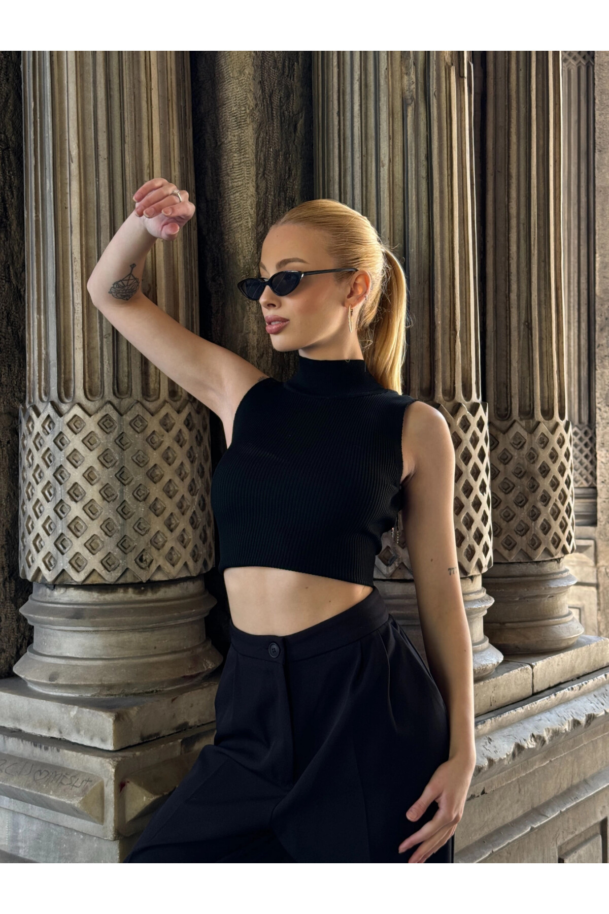 Kadın Siyah Sallanan Detaylı Arkası Dekolteli Yılbaşına Özel Bluz (ZCKTY022)