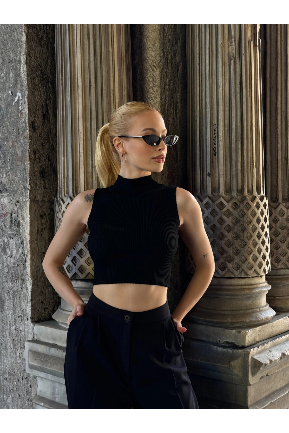 Kadın Siyah Sallanan Detaylı Arkası Dekolteli Yılbaşına Özel Bluz (ZCKTY022)