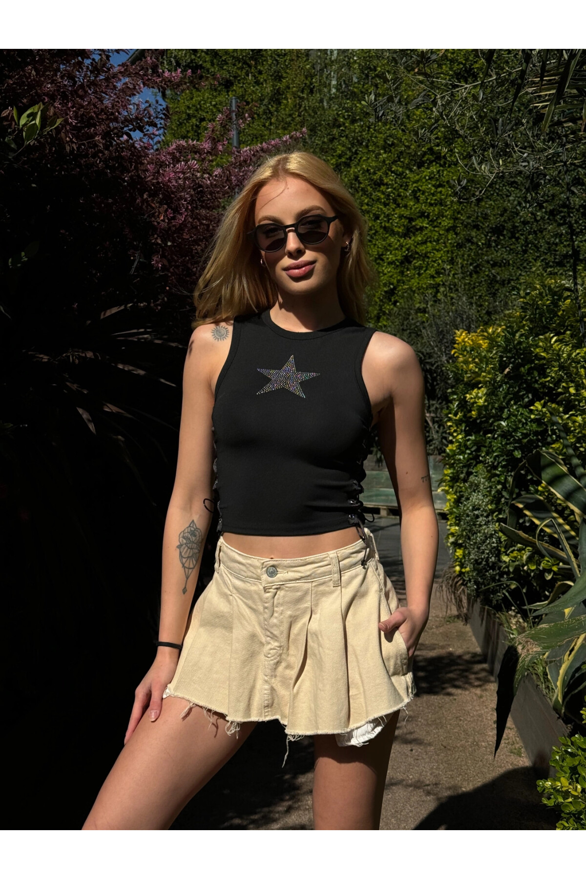 Kadın Siyah Taşlı Yandan Kuş Gözlü Bağlamalı Crop Bluz (ZCKSS124)