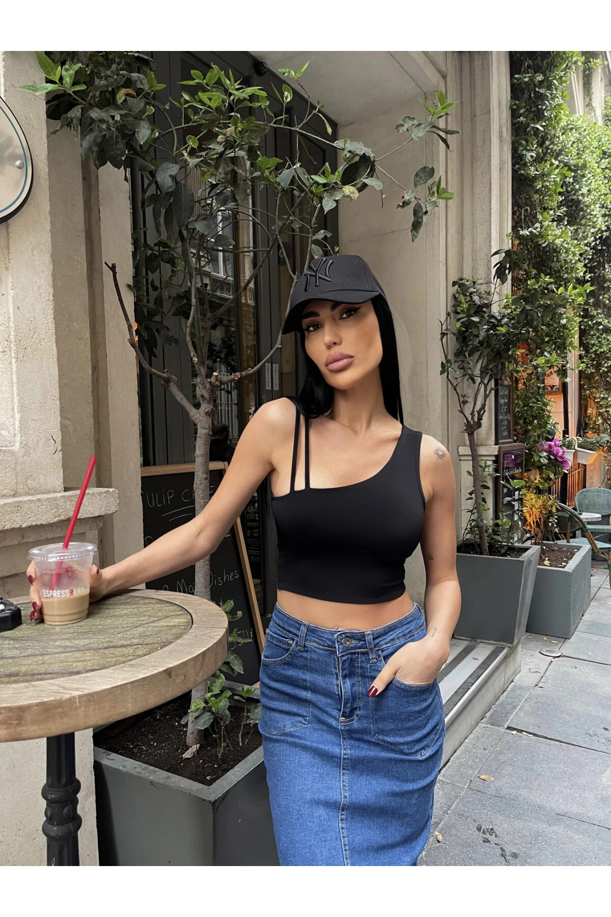 Kadın Siyah Tek Kol Askılı Crop Bluz (ZCKSS101)