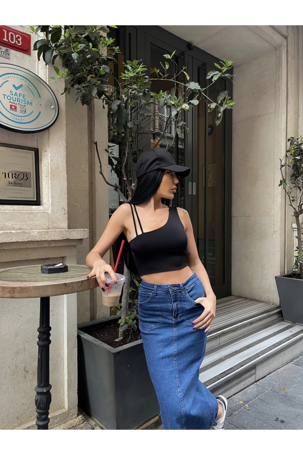 Kadın Siyah Tek Kol Askılı Crop Bluz (ZCKSS101)