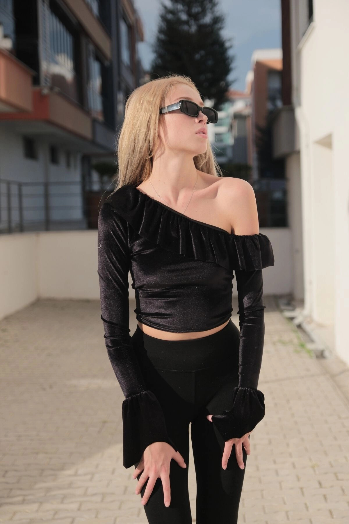 Kadın Siyah Tek Omuz Uzun Kollu Kadife Bluz (zck0738)