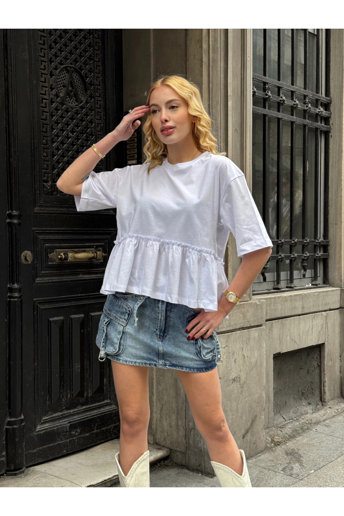 Kadın Beyaz Volanlı Oversize T-shirt (ZCKSS163)