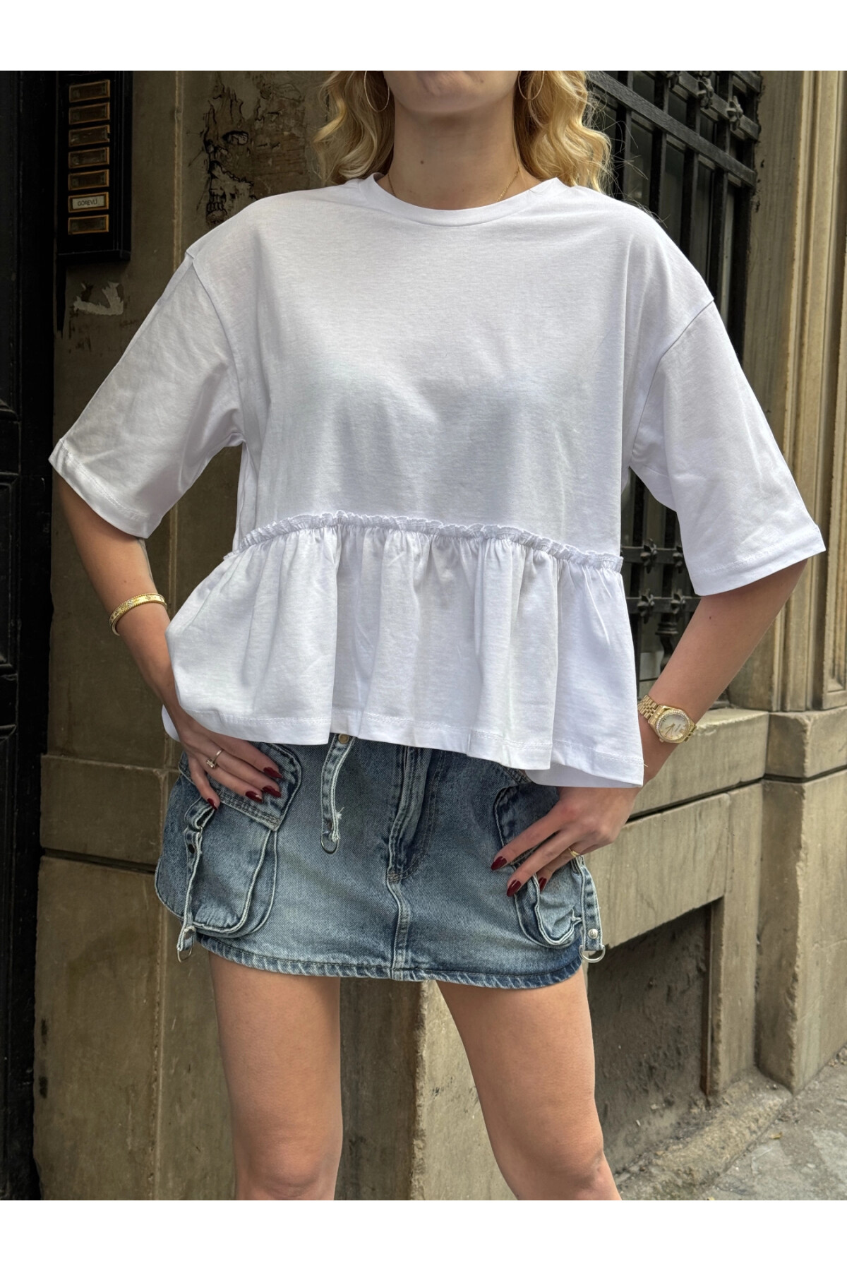 Kadın Beyaz Volanlı Oversize T-shirt (ZCKSS163)