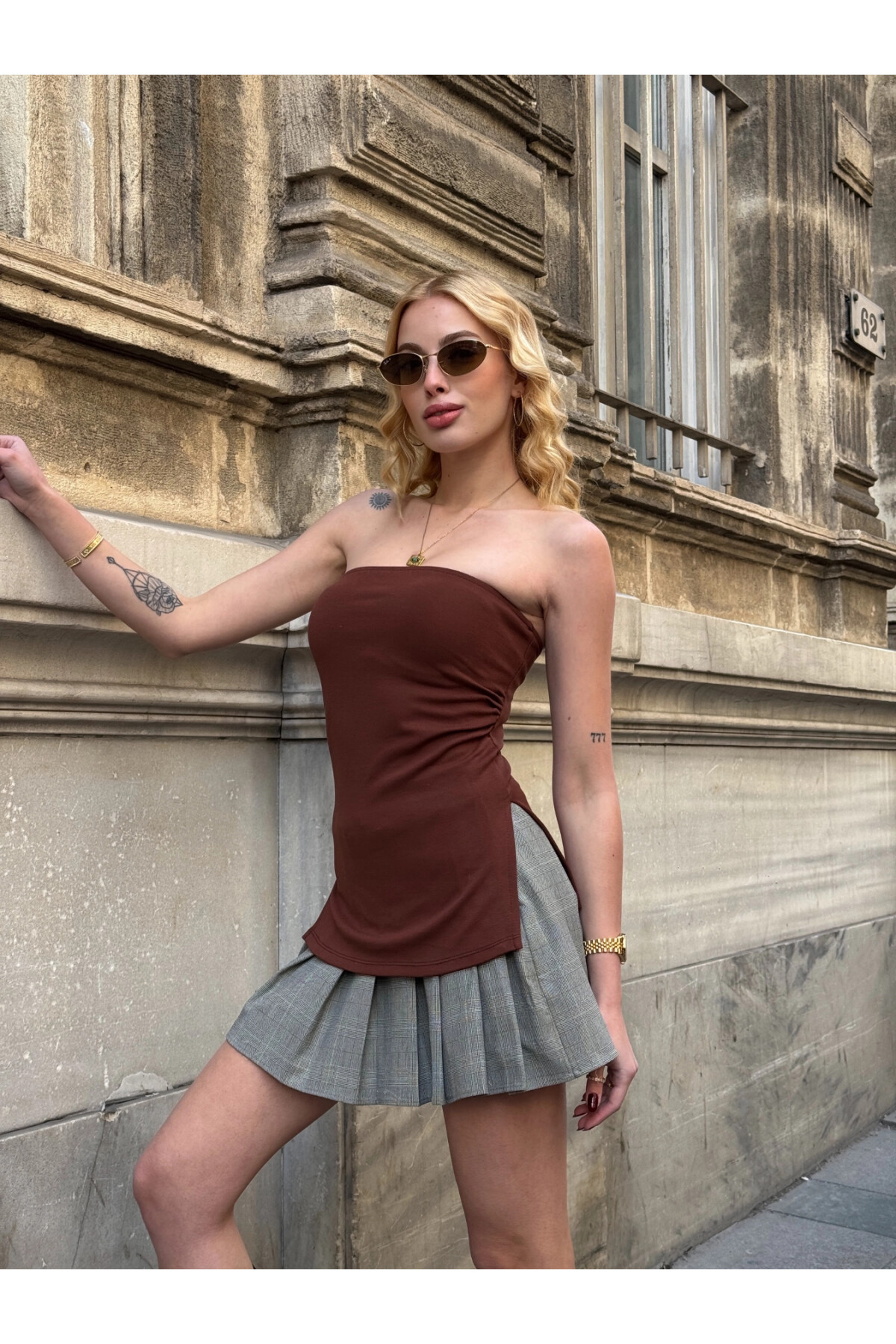 Kadın Kahve Yanı Büzgülü Çift Yırtmaçlı Straplez Bluz (ZCKSA309)