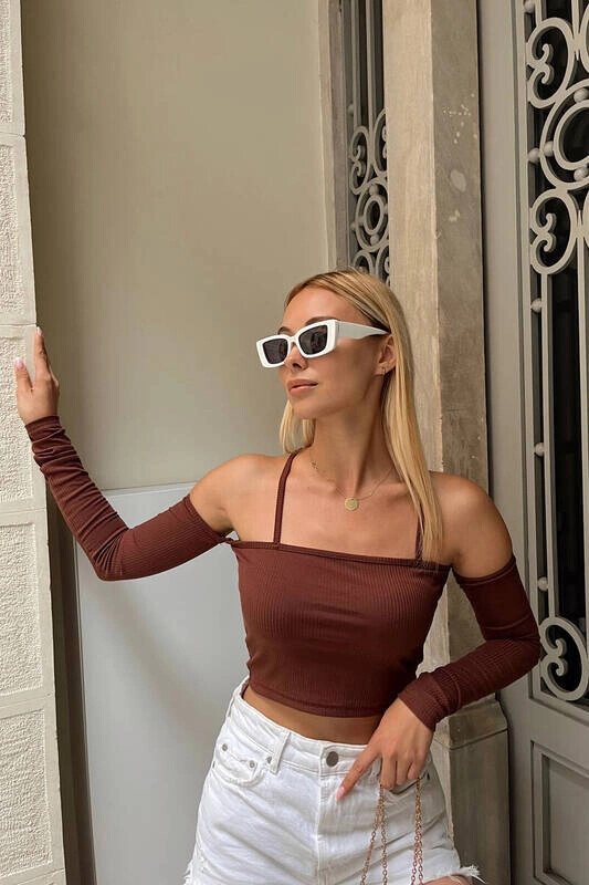 Kadın Kahverengi Madonna Yaka Parçalı Kol Fitilli Crop Bluz (zck0554)