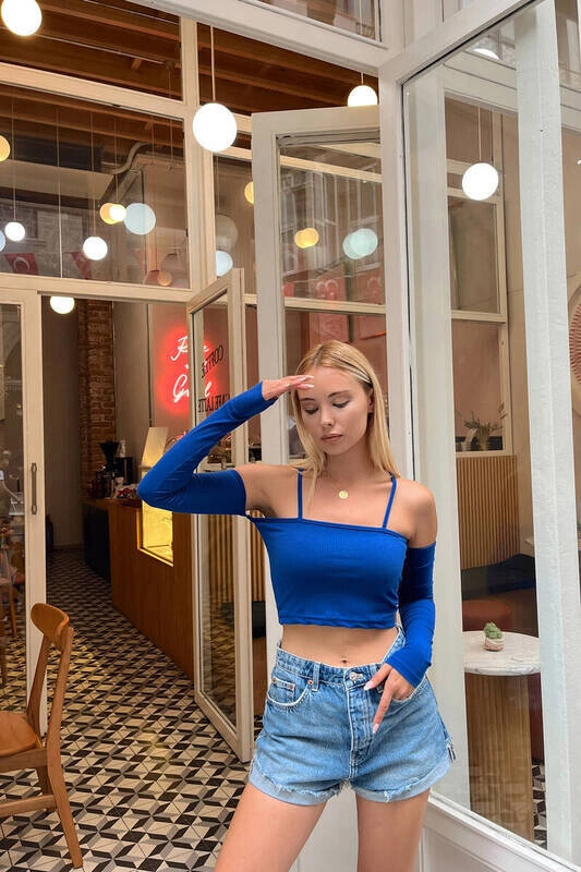 Kadın Saks Mavisi Madonna Yaka Parçalı Kol Fitilli Crop Bluz (zck0554)