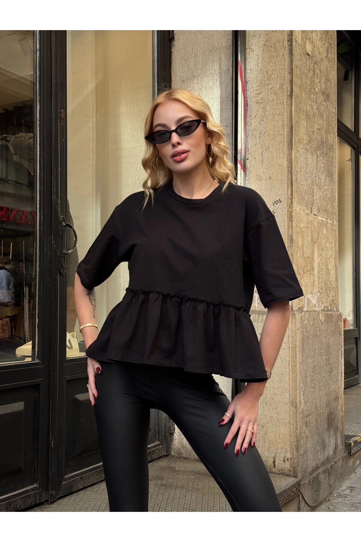 Kadın Siyah Volanlı Oversize T-shirt (ZCKSS163)