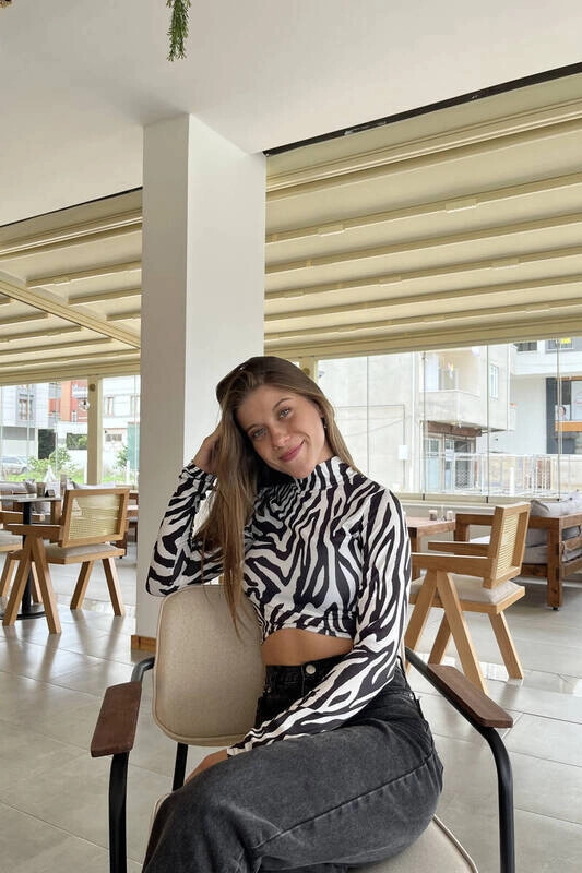 Kadın Zebra Balıkçı Yaka Asimetrik Desenli Bluz (zck0544)