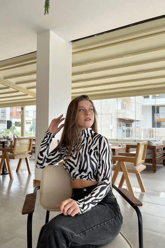 Kadın Zebra Balıkçı Yaka Asimetrik Desenli Bluz (zck0544)