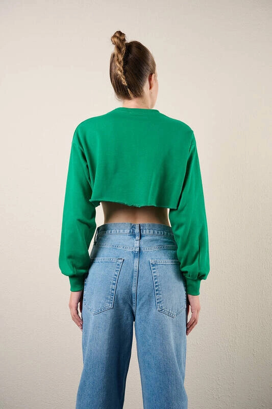 Kadın Zümrüt Yeşili Kısa Crop Sweat (zck0323)