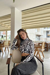 Kadın Zebra Balıkçı Yaka Asimetrik Desenli Bluz (zck0544)